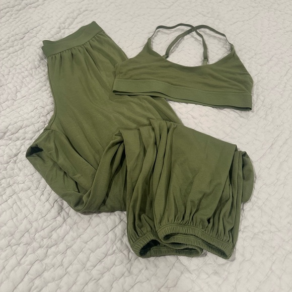 Le Ore Como Modal pant in Olive XS - Picture 3 of 5